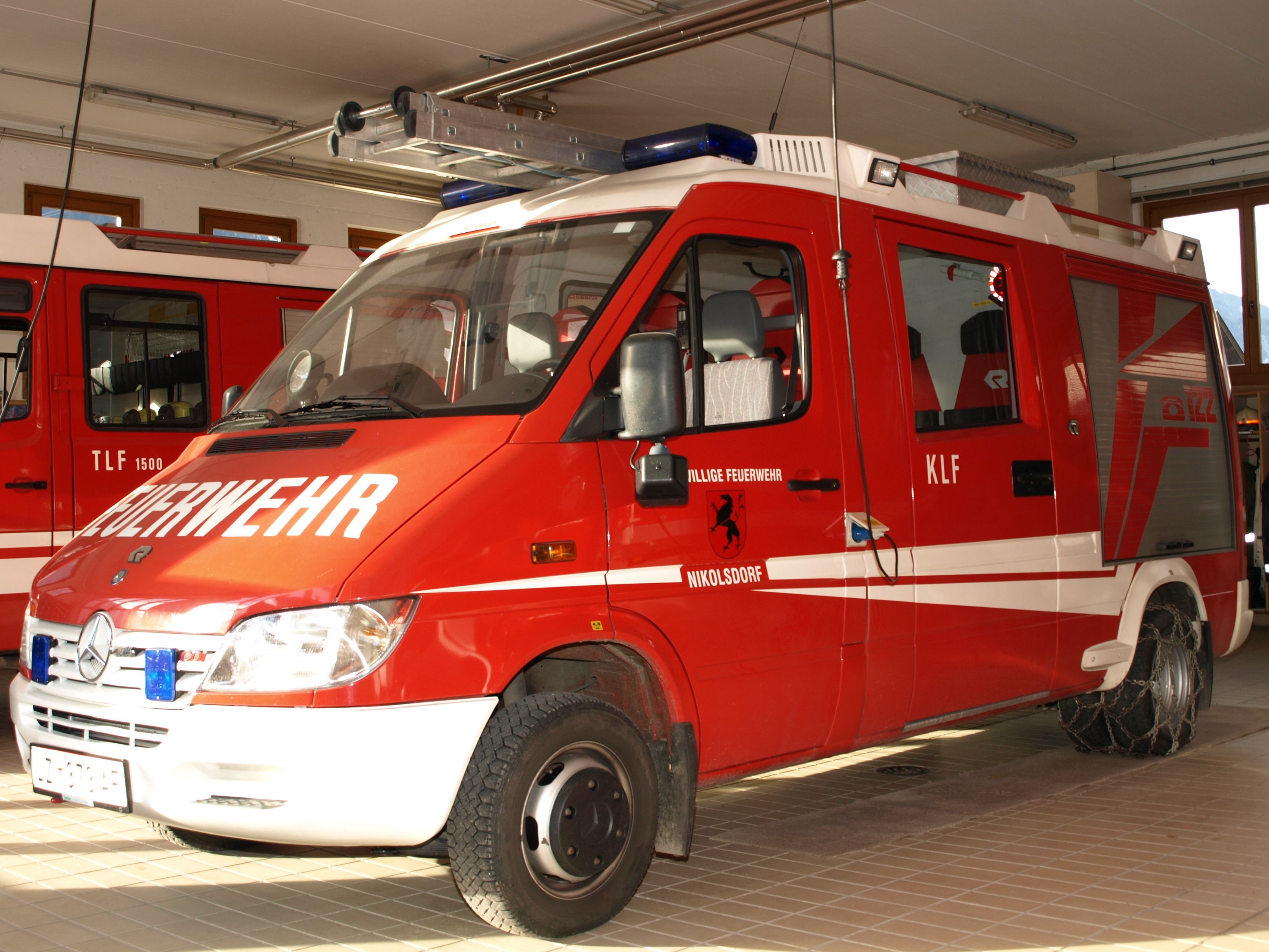 rotes Feuerwehrauto Mercedes Sprinter